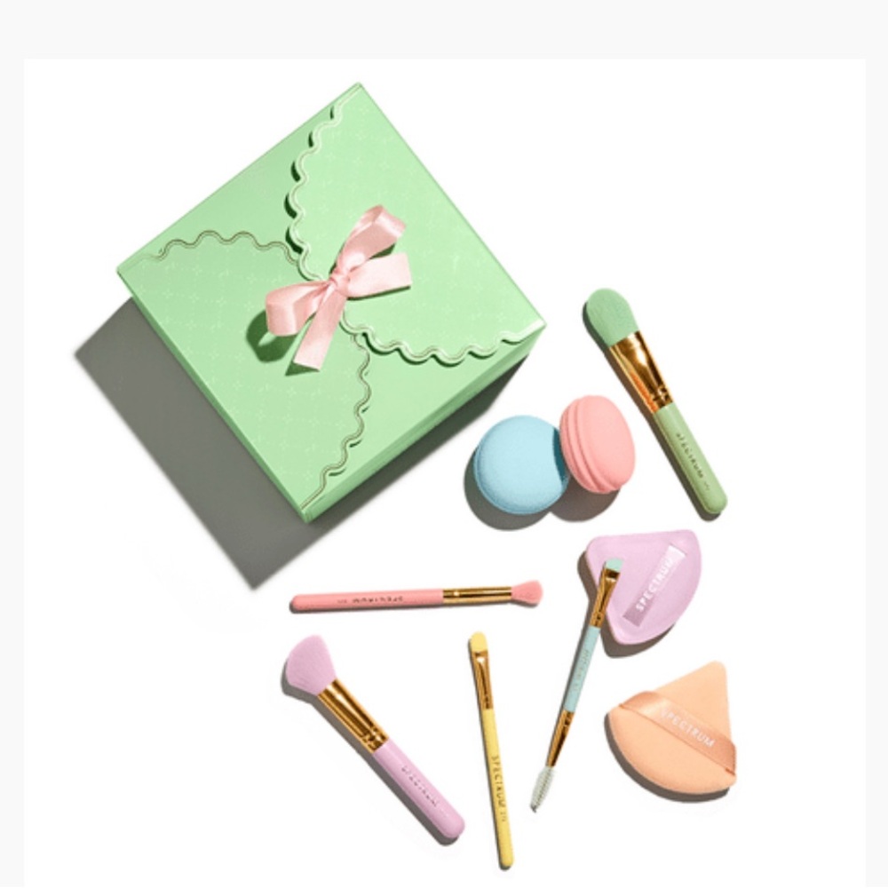 NWT spectrum collections patisserie box - Pastel Makeup Brush Set + sponges